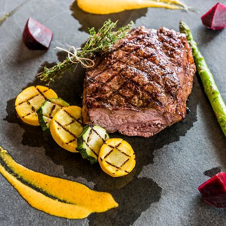 库库塔假日酒店 Cúcuta 外观 照片 A steak prepared with vegetables