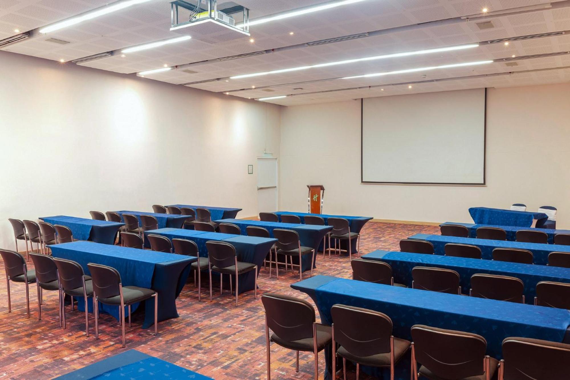 库库塔假日酒店 Cúcuta 外观 照片 A typical classroom layout